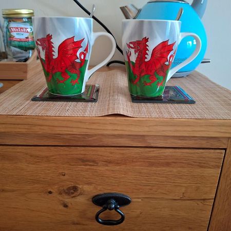 1A Butty Bach Appartement Milford Haven Buitenkant foto