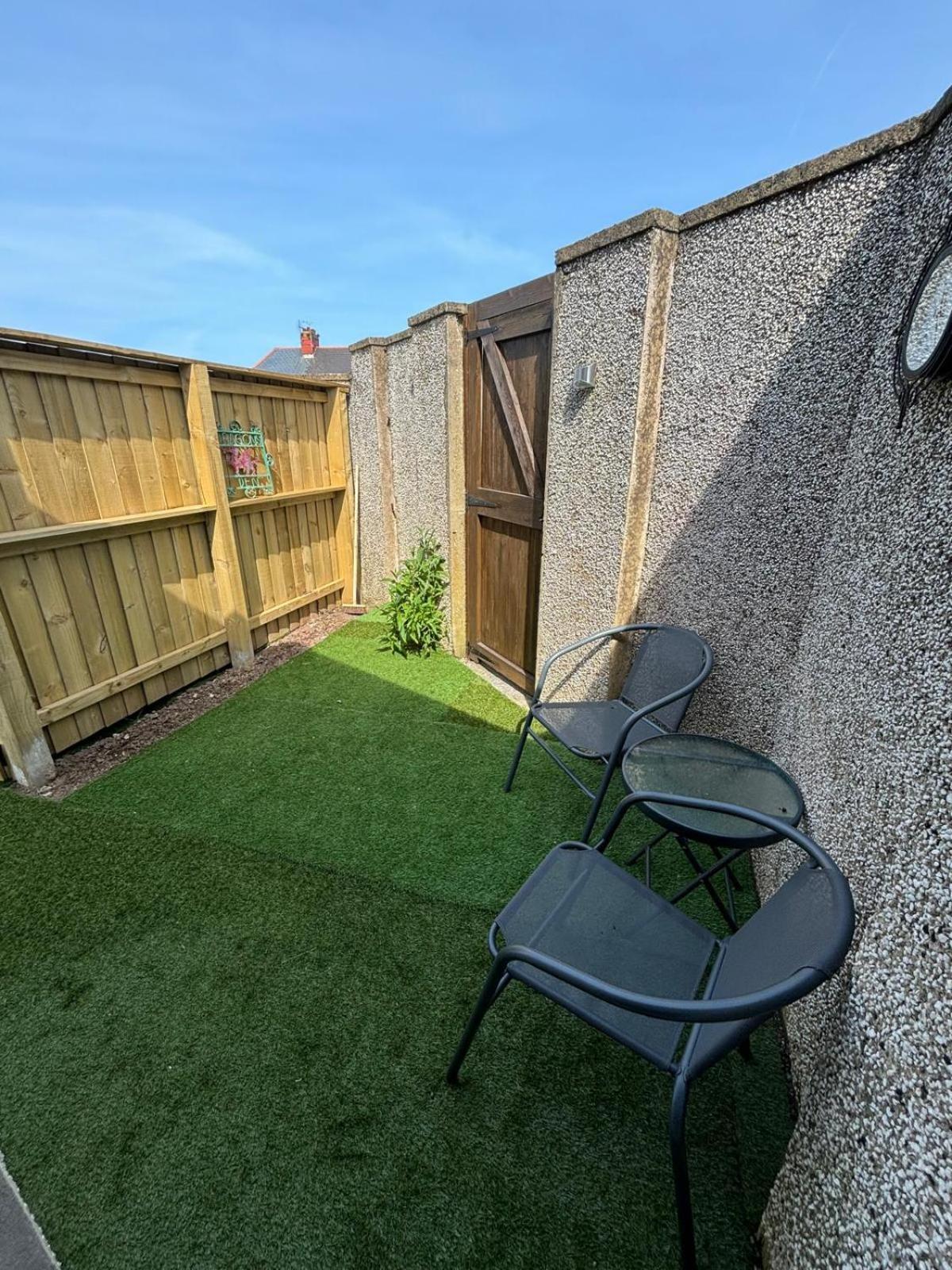 1A Butty Bach Appartement Milford Haven Buitenkant foto